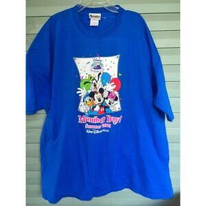 Walt Disney's vintage Vacation Club Member Day 2003  Mickey and Friends.  XXL.